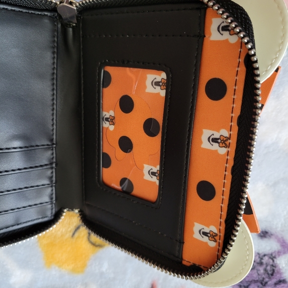 Loungefly Disney wallet - Picture 5 of 9